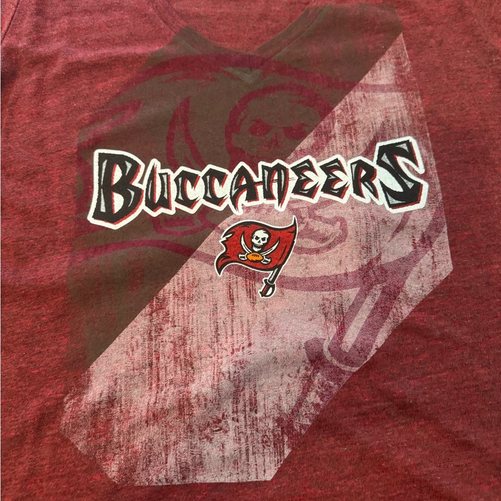 Tampa Bay Buccaneers Maroon T-Shirt Women’s NFL - Picture 2 of 4